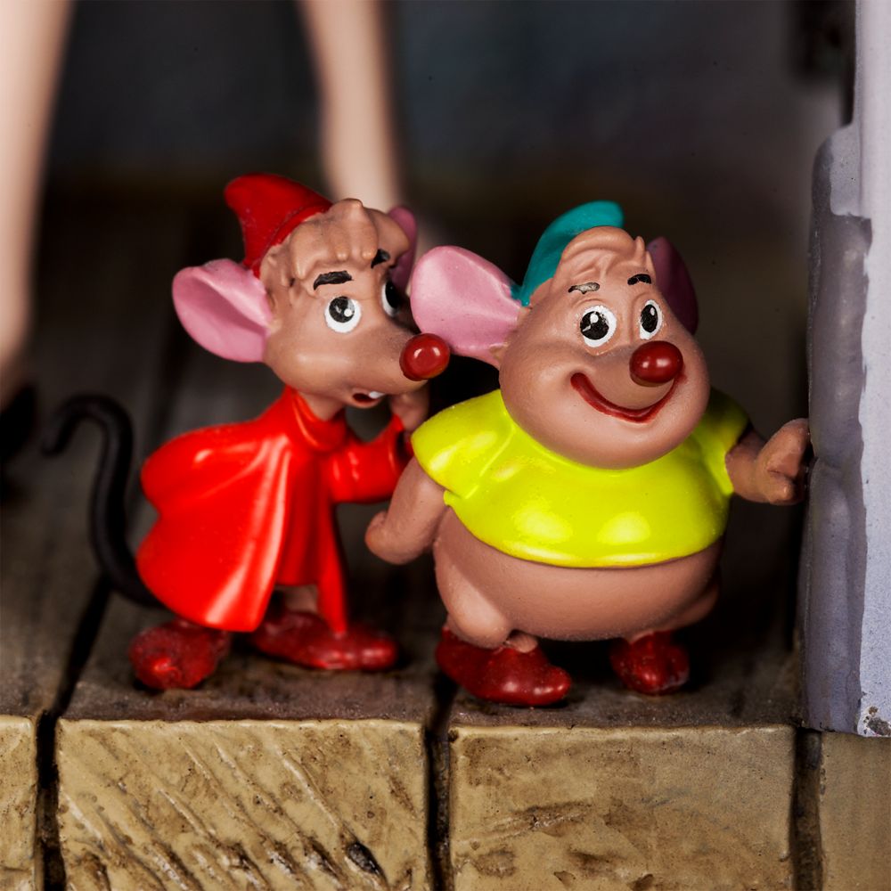 シンデレラ フィギュア ライトアップ Cinderella 75th ディズニー Cinderella Light-Up Figure – 75th Anniversary | Disney Store