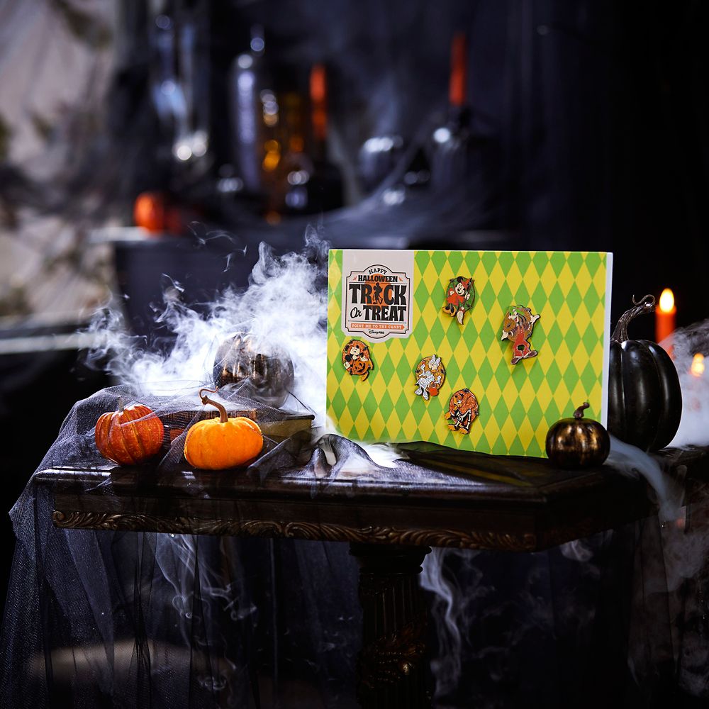 Mickey Mouse and Friends 13-Day Halloween Countdown Calendar Mystery Pin Set &ndash; Limited Edition