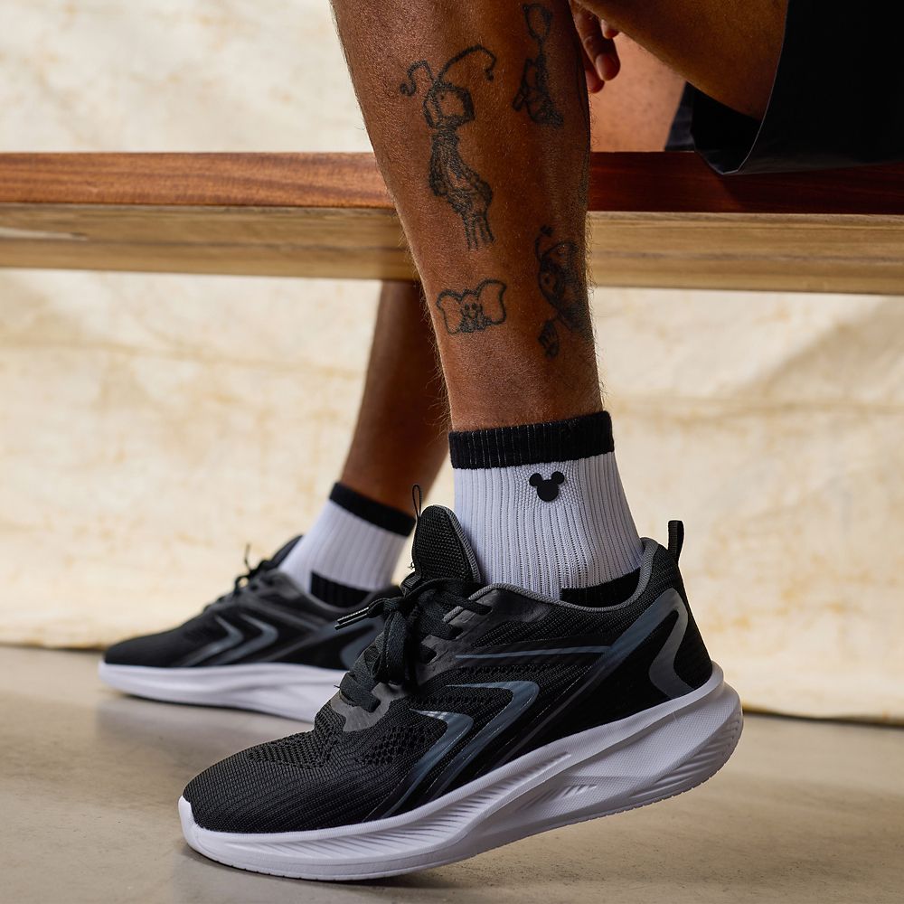 Mickey Mouse Icon Ankle Socks for Adults &ndash; Black
