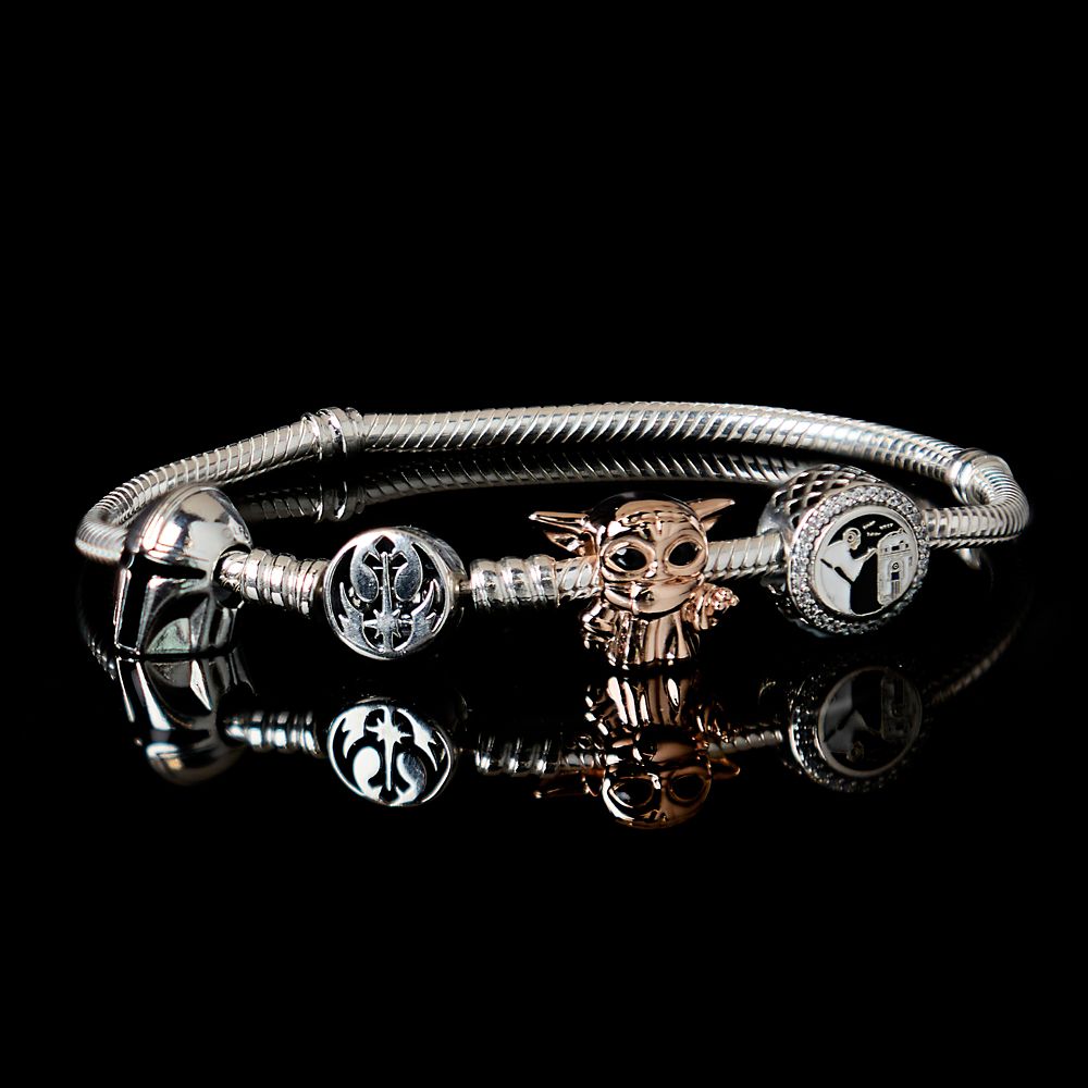 The Mandalorian Helmet Bead Charm by Pandora &ndash; Star Wars: The Mandalorian