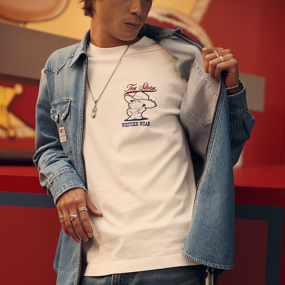 Levi’s® x Toy Story Boxy Tee- Alien M Toy Story Alien Boxy T-Shirt for Adults by Levi's – 30th