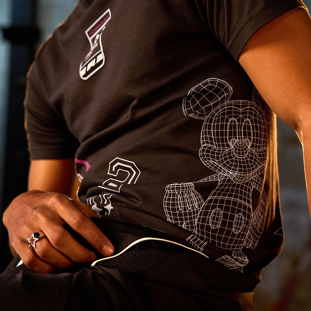 Disney&nbsp;x Formula 1&reg;&nbsp;Velocity Mickey Mouse Crest T-Shirt for Men
