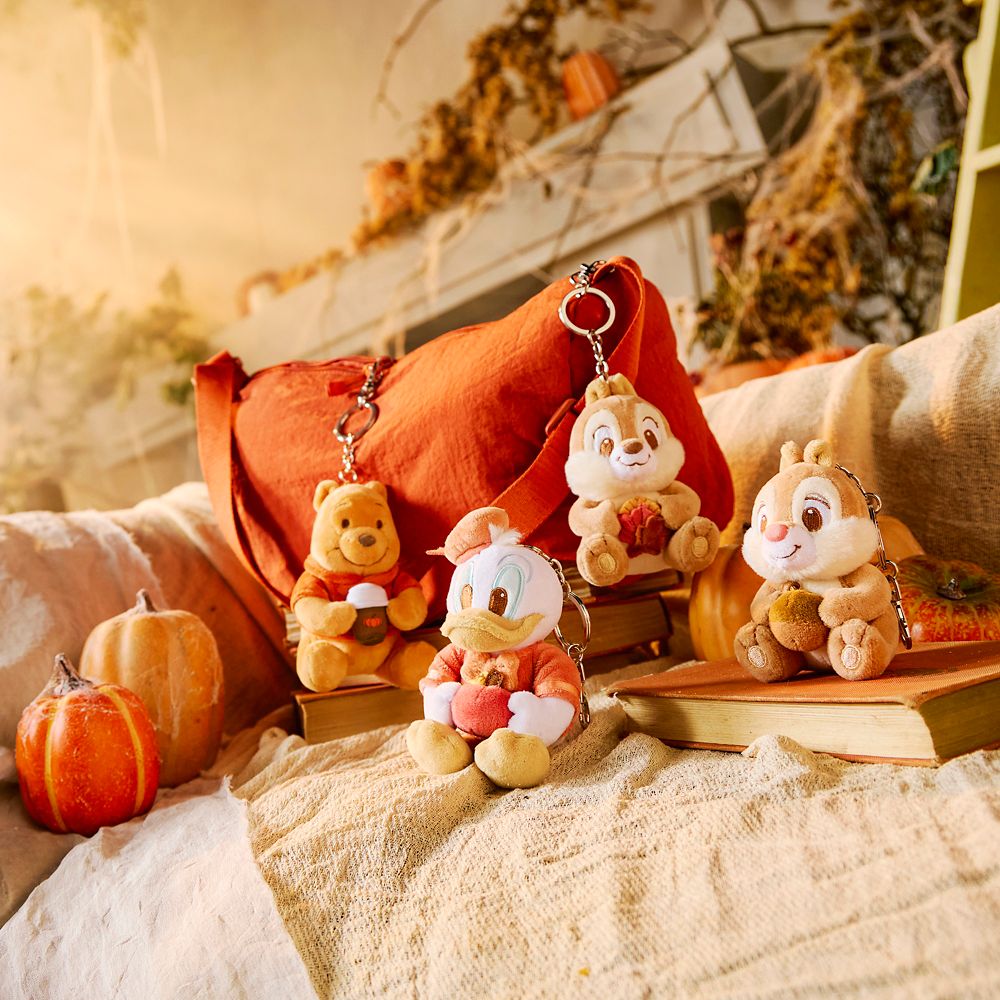 Donald Duck ''Fall Vibes'' Plush Keychain Bag Charm &ndash; 4 1/2'' &ndash; Exclusive