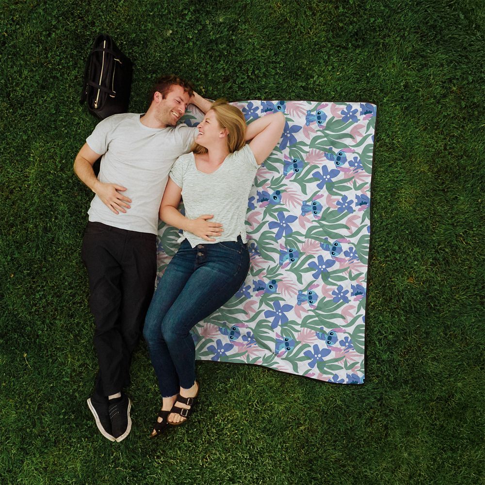 Stitch Picnic Blanket and Backpack &ndash; Lilo & Stitch
