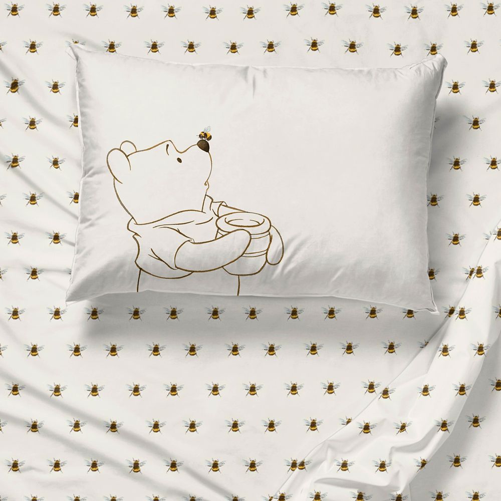 Winnie the Pooh Bedding Set &ndash; Twin / Full / Queen