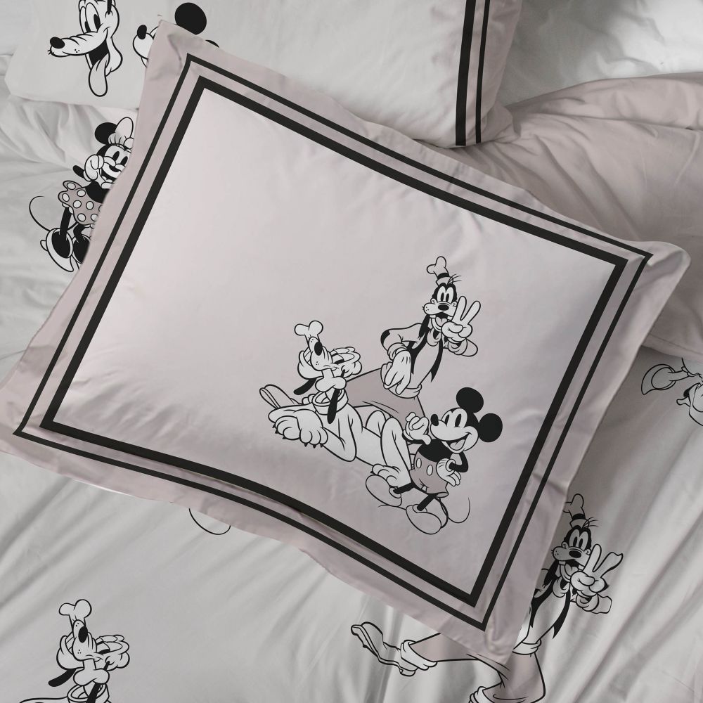 Mickey Mouse and Friends Bedding Set &ndash; Twin / Full / Queen / King
