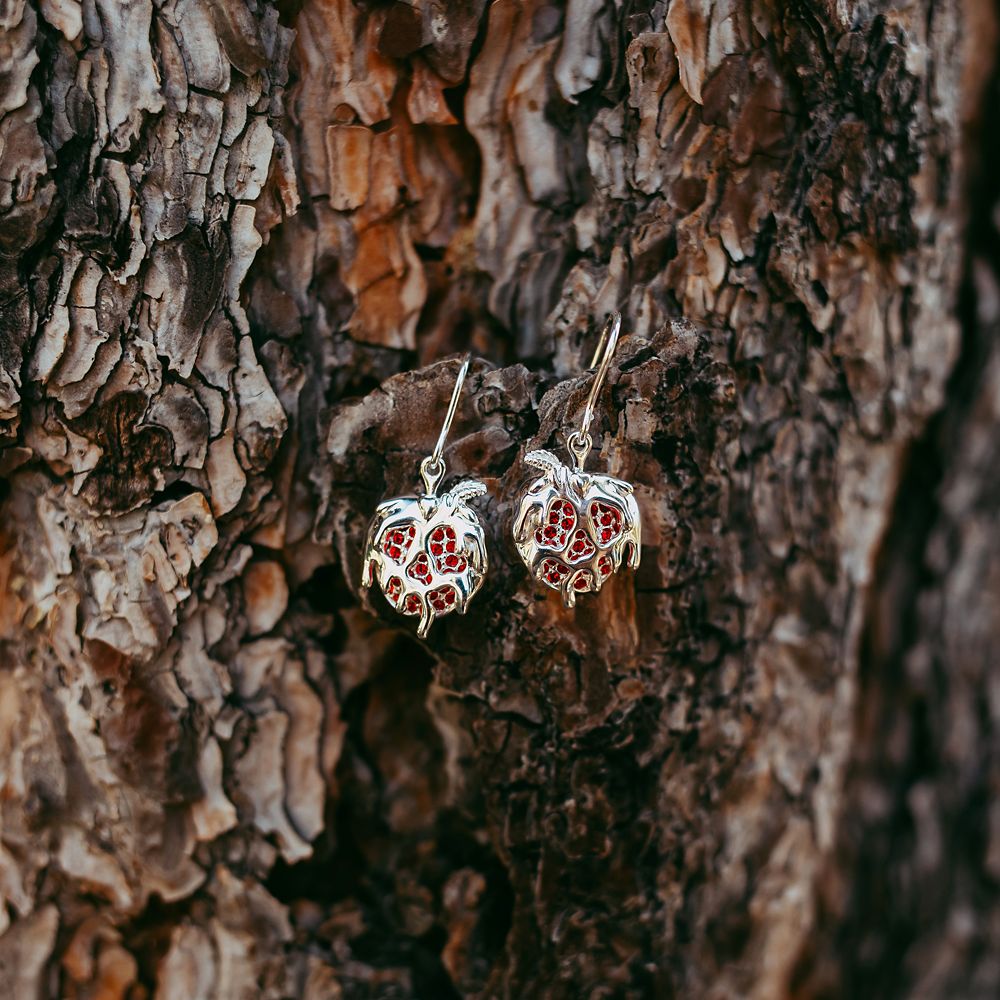 Poisoned Apple Earrings by Rebecca Hook - Snow White and the Seven Dwarfs
