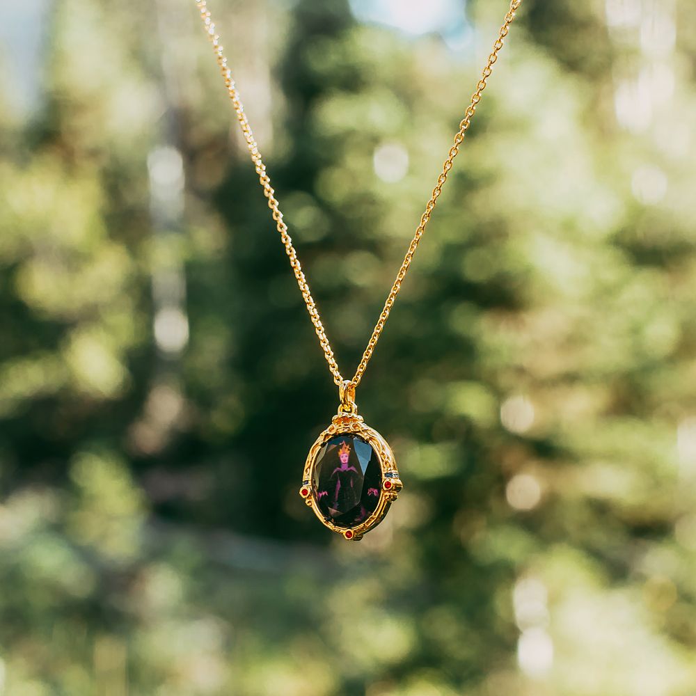Evil Queen Necklace by Rebecca Hook &ndash;&nbsp;Snow White and the Seven Dwarfs