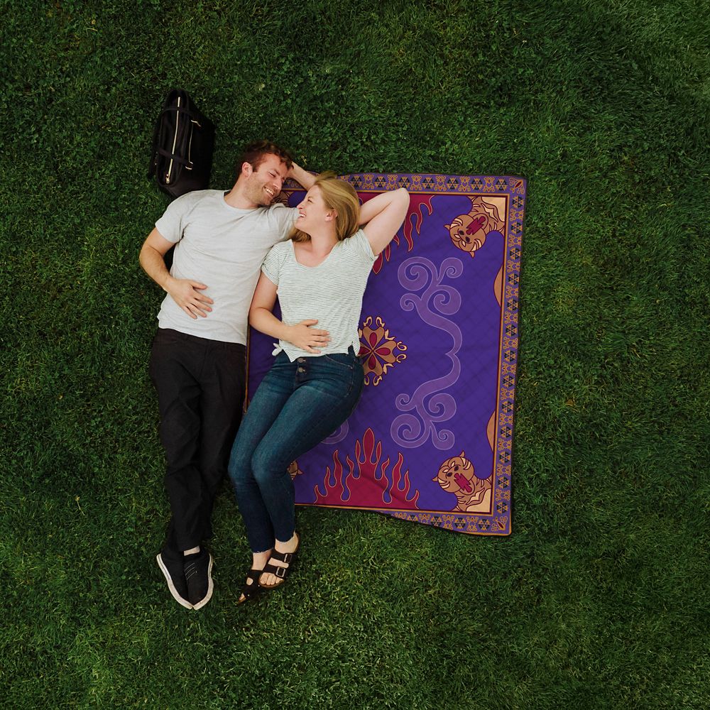 Magic Carpet Blanket with Cinch Bag &ndash; Aladdin
