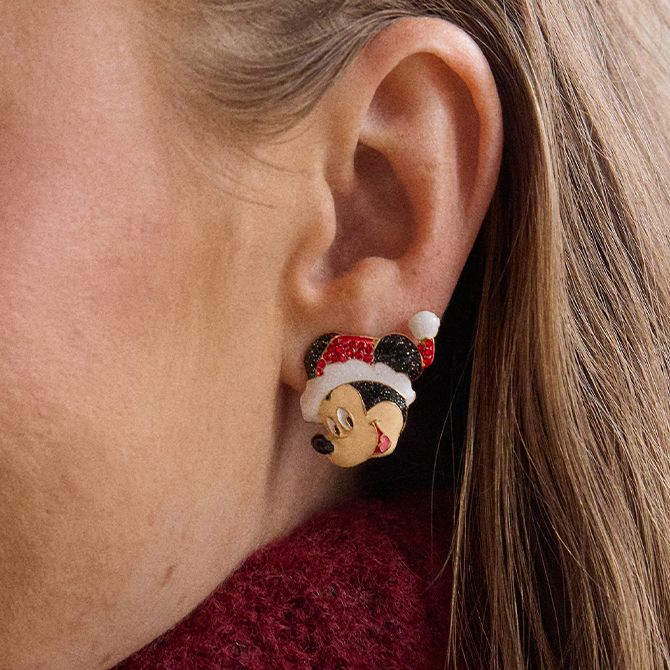 Silver pandora bracelet with a Rebel Alliance charm. Text: Disney x Pandora.